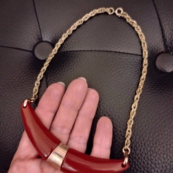 Sarah Coventry Elegant Pendant Red with Gold tone accents Necklace Chocker - Picture 7 of 11